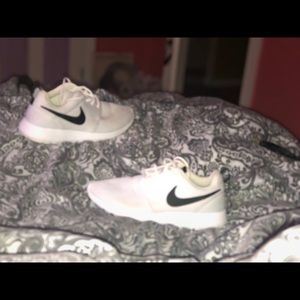 Nike women roshe run